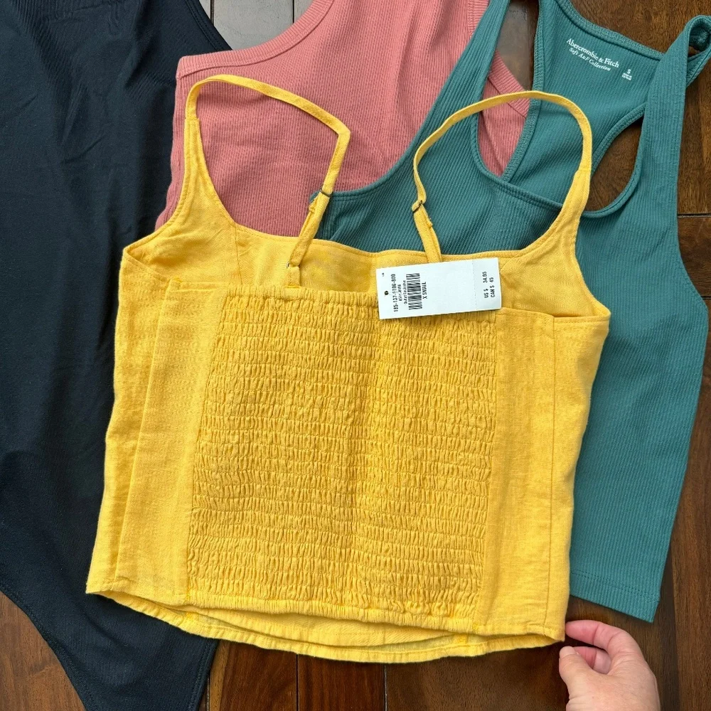 Abercrombie and Fitch Tank Bundle XS/S - Picture 2 of 11